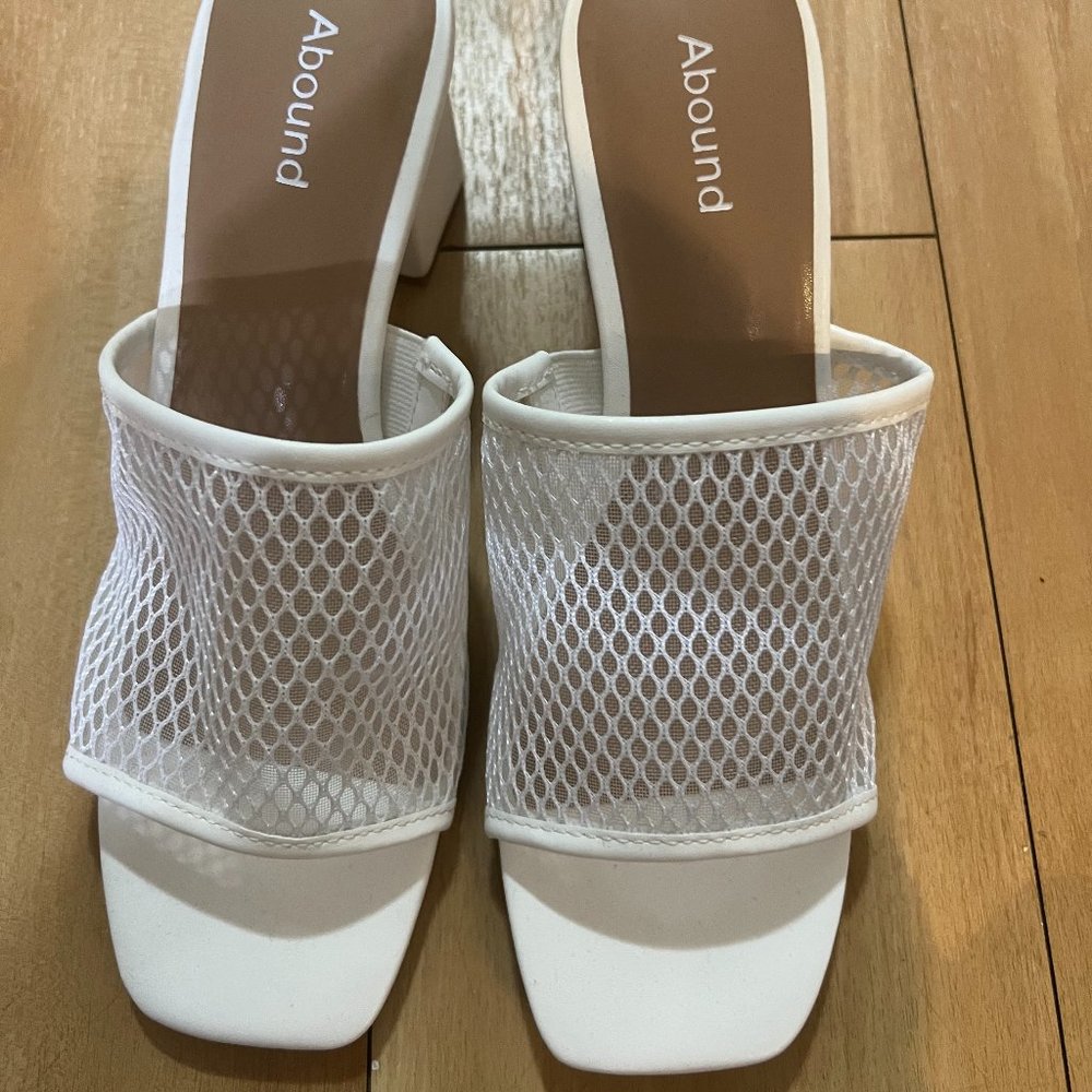 NWT Abound Tula Sandal - White